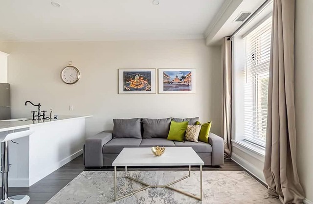 Iconic Rideau 1Bd Unit Balcony Free Parking 3
