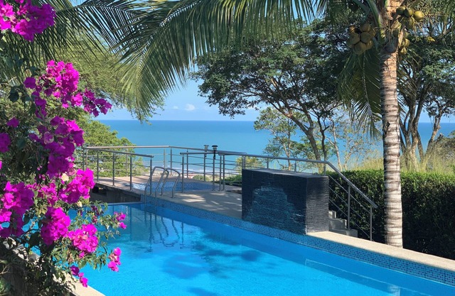 Ideal Cabaña con Piscina Desbordante, Vista al mar