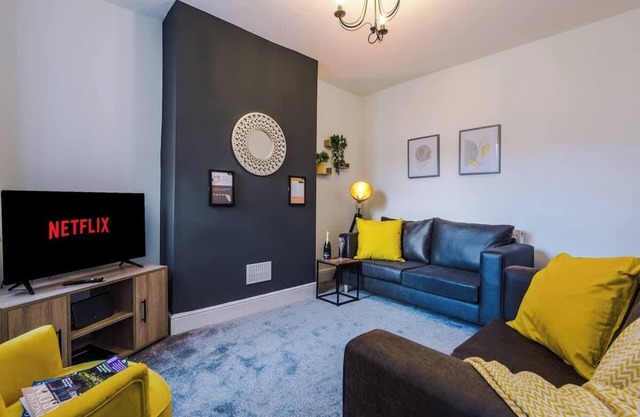 Ideal for contractors & long term stays, sleeps 8!