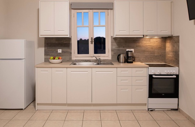 Ideal for hosting up to 4 families - 15 mins walk to the beach