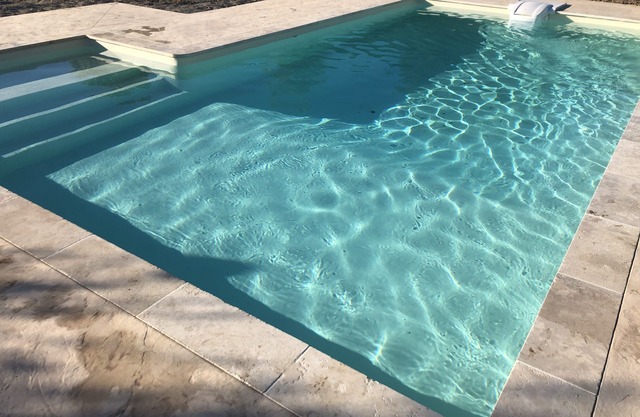 Ideal for large families: VILLA 180 m² in residential area with swimming pool