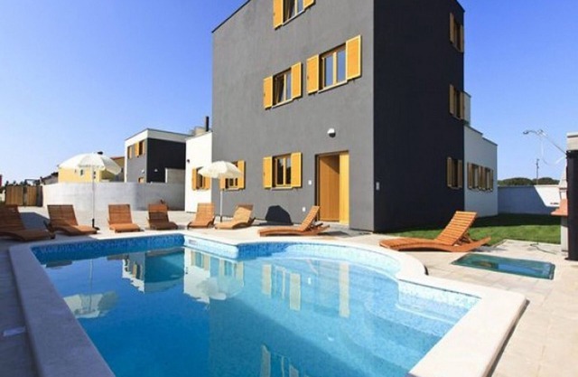 Ideal for large families with children, sauna, whirlpool, outdoor pool, children's pool