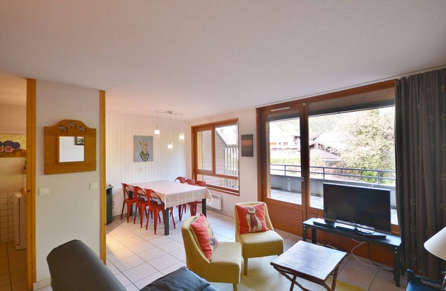 Ideal Location: Central 1BR Apt, Sleeps 6, Near Ski School & Lifts, Large Terrace