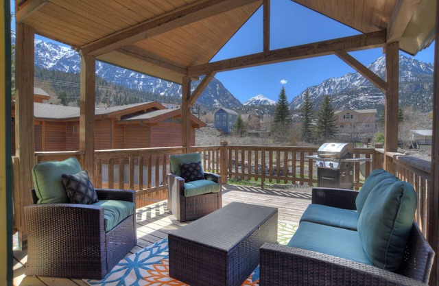 Ideal Location-Next to Fellin Park and Ouray Hot Springs-Pet Friendly