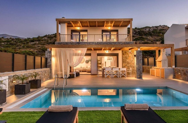 Ideal Modern Villa With Refreshing Pool