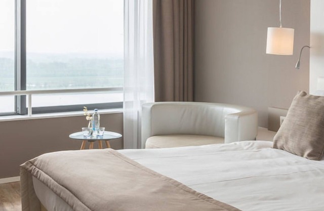 Ideal Nature Escape w/Panoramic View | Dining, Spa, Gym Access Near Nature Spots