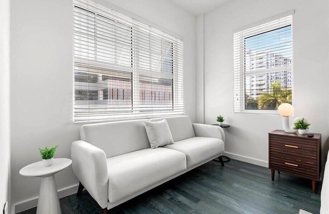 Ideal South Beach Studio nr Art Deco, Beaches & Parks