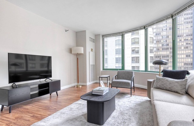 Ideal Streeterville 1BR w/Pool & Deck, near Beach & Park, by Blueground