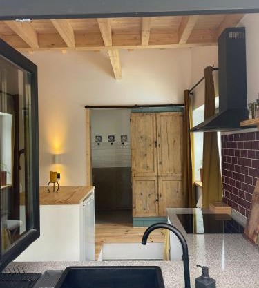 Ideal Summer cabin 1 km from arrifana beach