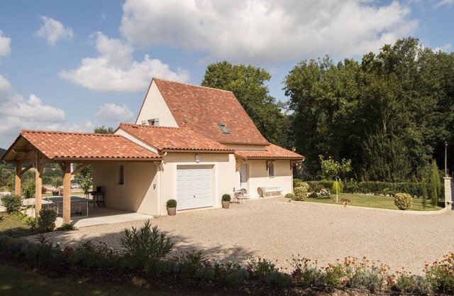Ideal villa for 6 holidaymakers in black Périgord