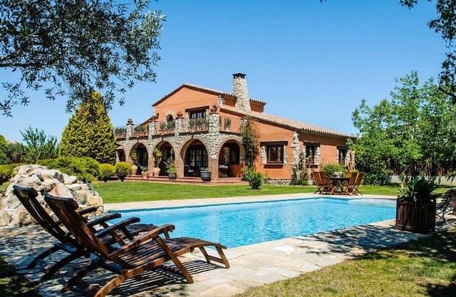 Ideal villa in Peralada with private pool and fantastic garden with barbecue