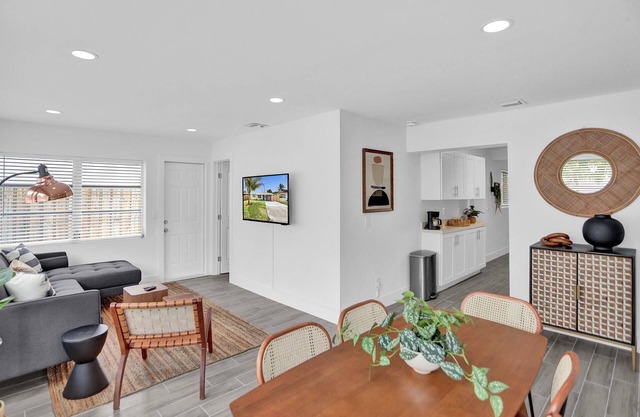 Ideal Weekly Stay w/Backyard BBQ, 10mins to Beach/Airport, 25mins to Miami
