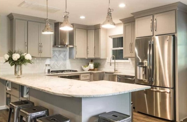 Ideally Located Austin Bungalow - mins from restaurants, parks, & entertainment