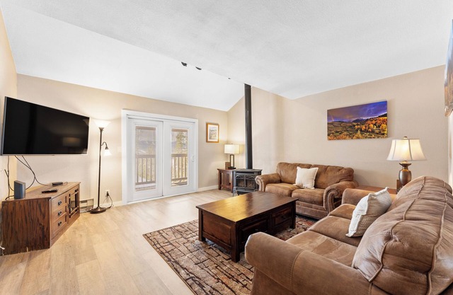 Ideally Located, Cozy Townhome w/Mountain Views, Private Sauna & Fireplace!