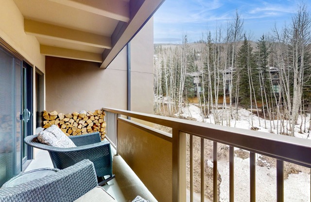 Ideally located condo with pool & hot tub, next to Vail Golf Club/Nordic Center