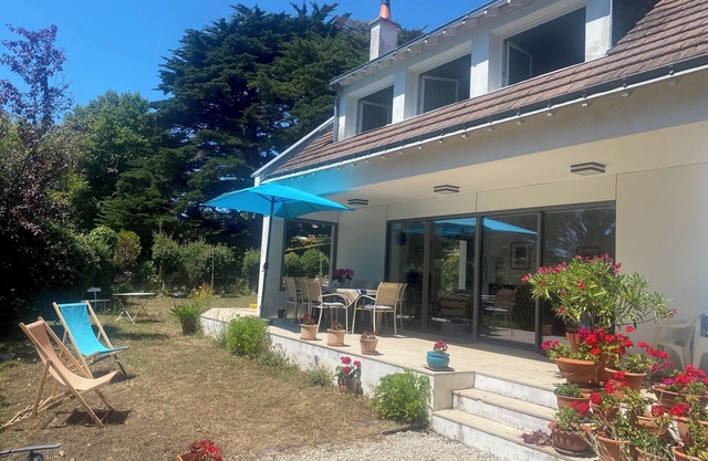 Ideally located large house next to the beach and the thalassotherapy 5 bedrooms