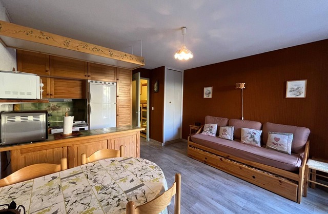 Ideally Located Studio in Les Cimes Residence at Super-Sauze, Ski-In/Ski-Out