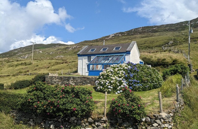 Idyllic Connemara cottage with sweeping sea, island and mountain views.