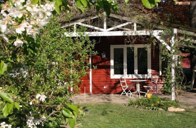 Idyllic cottage Sweden for 3 (-4) persons with terrace and a great garden!