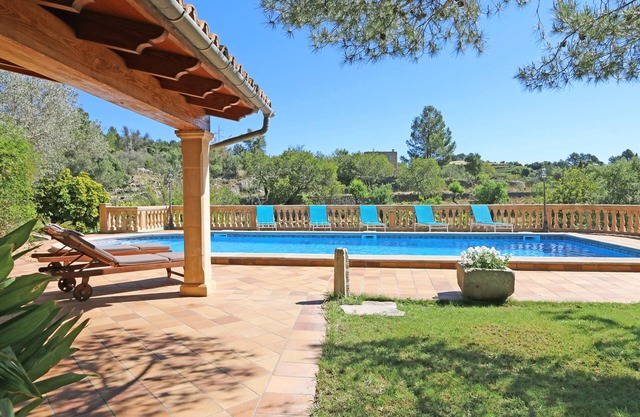 Idyllic country house with a beautiful view, garden, large pool oasis, WiFi