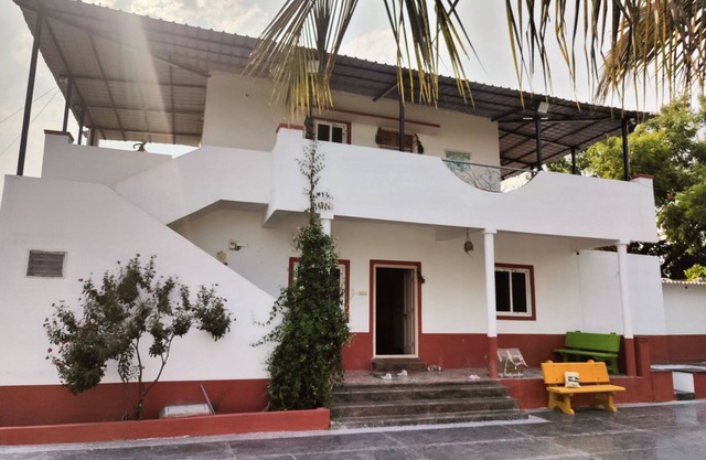 Idyllic Getaway Amidst Guava And Mango Trees