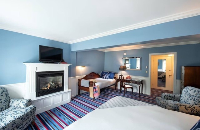 Idyllic Hilltop Retreat in Historic Hotel | Room w/Fireplace & Free Breakfast