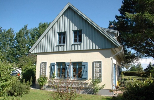 Idyllic holiday home (75sqm), up to 4 pers. with garden & close to the beach