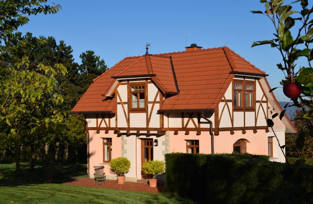 Idyllic-Personal-Special- Country House Villa Taubenberg