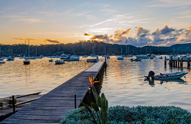 Idyllic, picturesque 2 bedroom cottage with deep water jetty on the waterfront