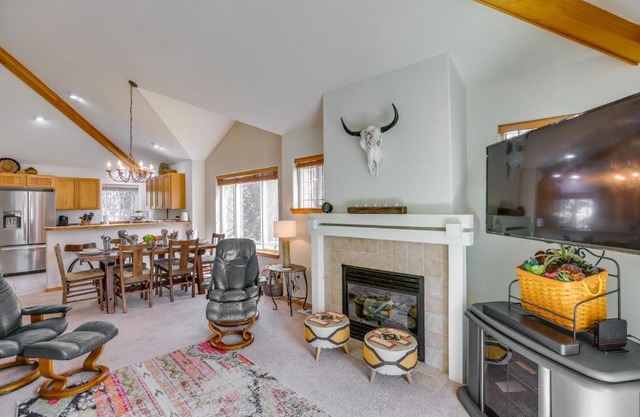 Idyllic Redmond Townhome with Furnished Deck!