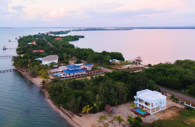 Idyllic, Spacious Beachfront Home with Private Pool