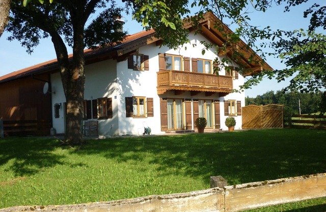 Idyllic, spacious country house in a hamlet location southeast of Munich