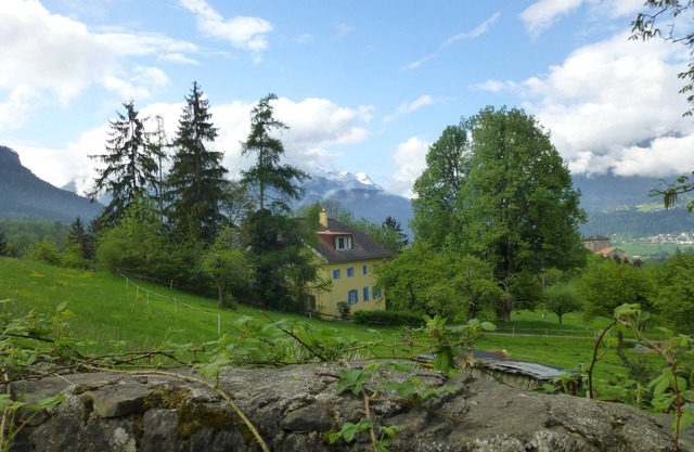 Idyllic traffic-free apartment for hiking, skiing, cycling with EV charging station