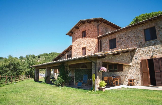 Idyllic Tuscan-Umbrian apartments within a villa with pool