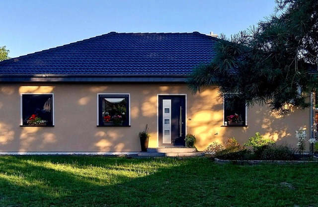 Idyllic vacation home by the lake - 2 minutes from the beach