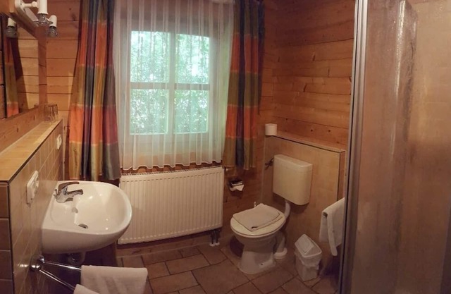 Idyllisches Ferienhaus mit Terrasse und Liegewiese