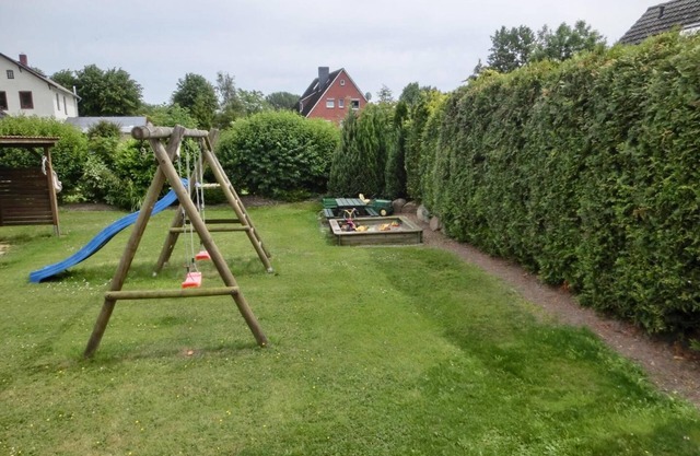 Idyllisches Kleines Blockhaus in Großer Gepflegter Gartenlage