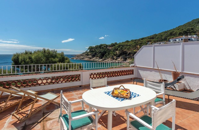III Penthouse in front of the sea in Tamariu