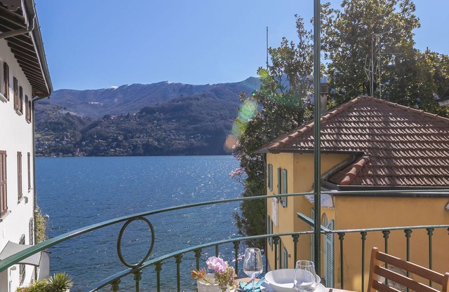 IL BALCONCINO with direct access in front of the house