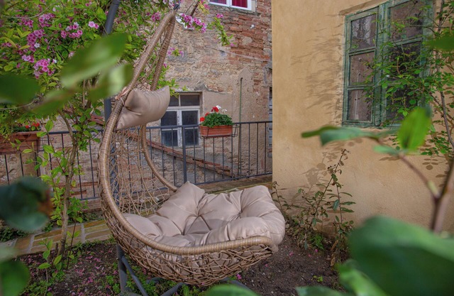 Il Cantuccio - Private House With Garden in the Historical Center of Volterra