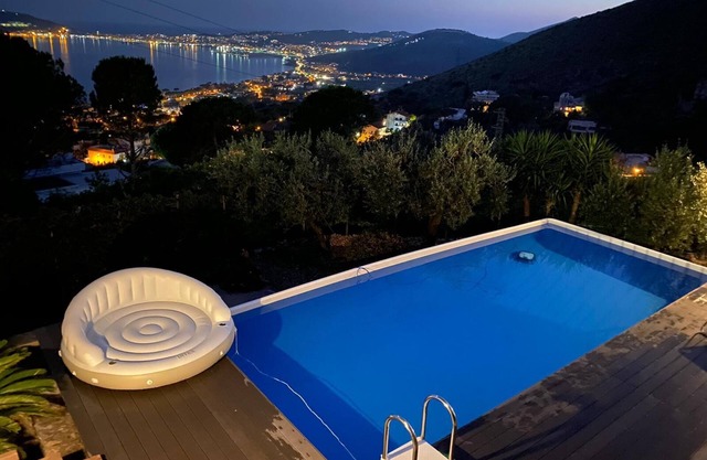 Il Casale, elegant villa with stunning sea views