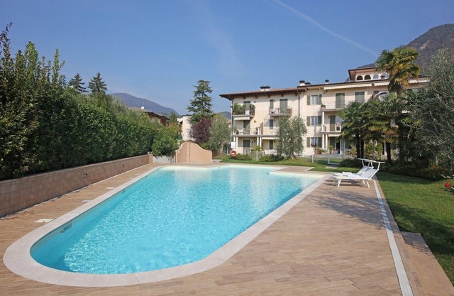 Il Cedro - near to the old town of Salò with pool