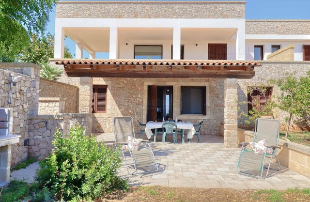 Il Cedro - Two Bedroom House, Sleeps 5