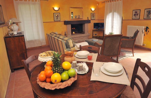 Il Colle P, Country house with garden and pool