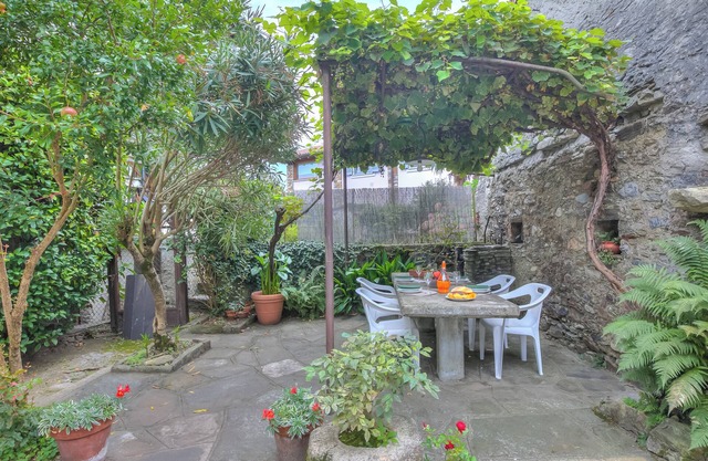 Il Cortiletto di Marina Pet Friendly, Brovello Carpugnino, Italy