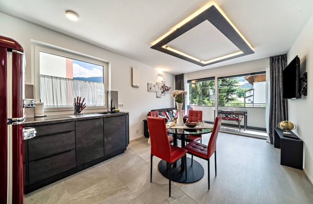 "Il Cuore Rosso" holiday flat - new build in the centre with mountain views, balcony and AC