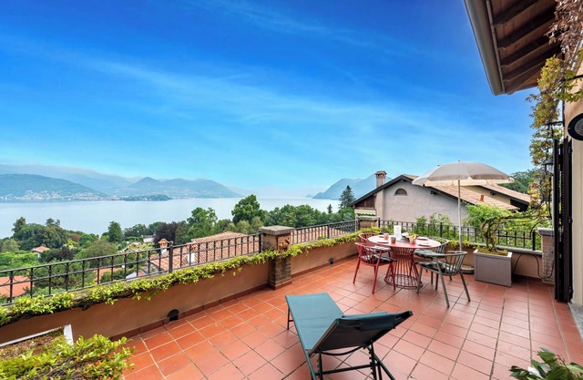 Il Dipinto Sul Lago Stresa Center, Stresa, Italy