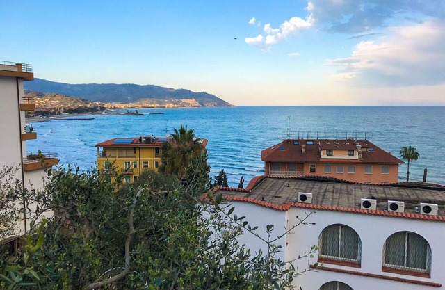Il Geranio Sant'Elmo - sea-view, for 4, 5 minutes on foot from the beach, small garden