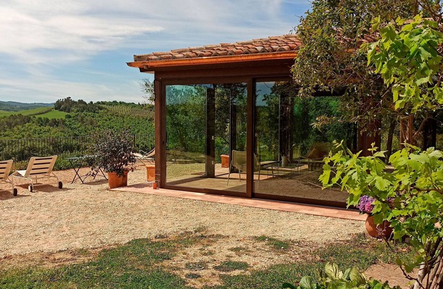 Il Mandorlo, typical country house with panoramic swimming pool and Spa