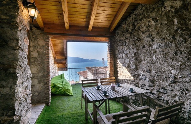 Il Melo - Theater Home, with marvellous lake view
